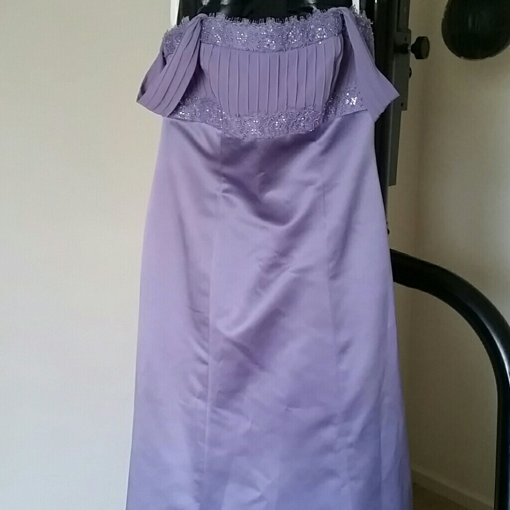 <<Gorgeous Lavender Dress>>